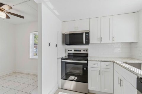 Condo in Saint Petersburg, Florida, 1 bedroom  № 2098050 - photo 9