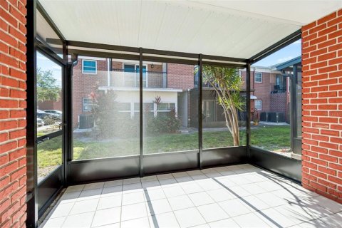 Condo in Saint Petersburg, Florida, 1 bedroom  № 2098050 - photo 22