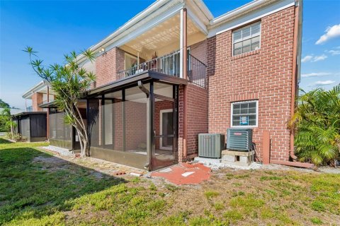 Condo in Saint Petersburg, Florida, 1 bedroom  № 2098050 - photo 25