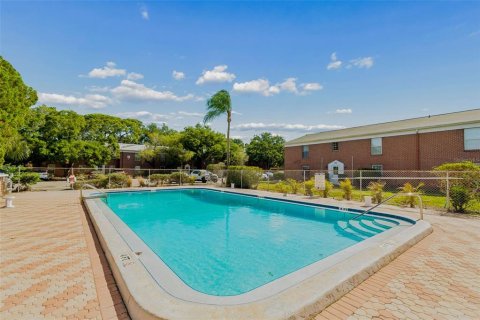 Condo in Saint Petersburg, Florida, 1 bedroom  № 2098050 - photo 27