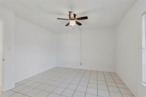 Condo in Saint Petersburg, Florida, 1 bedroom  № 2098050 - photo 12