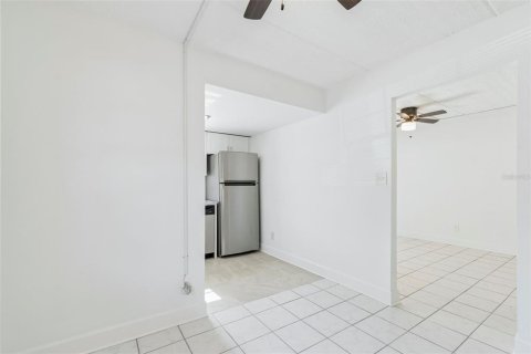 Condo in Saint Petersburg, Florida, 1 bedroom  № 2098050 - photo 7