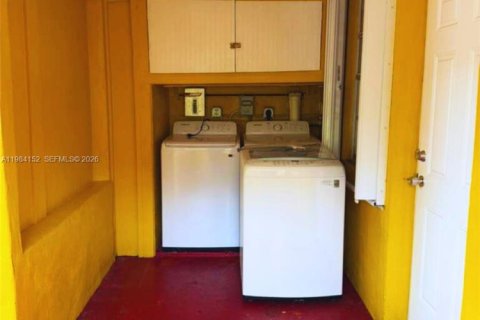 Casa en alquiler en North Miami, Florida, 3 dormitorios, 118.45 m2 № 2046814 - foto 12