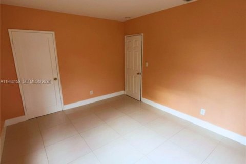 Casa en alquiler en North Miami, Florida, 3 dormitorios, 118.45 m2 № 2046814 - foto 17