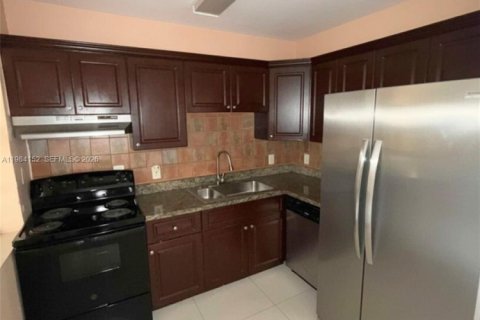 Casa en alquiler en North Miami, Florida, 3 dormitorios, 118.45 m2 № 2046814 - foto 10