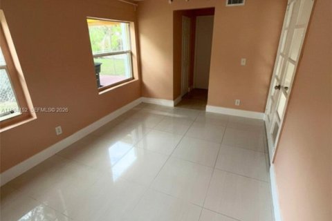 Casa en alquiler en North Miami, Florida, 3 dormitorios, 118.45 m2 № 2046814 - foto 13