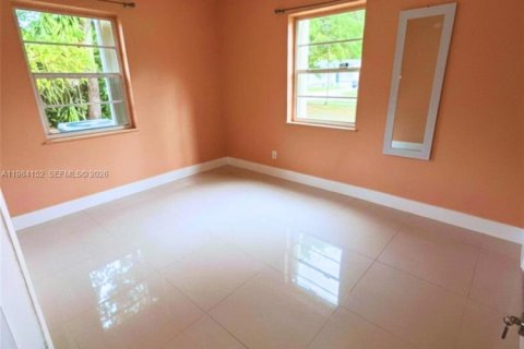 Casa en alquiler en North Miami, Florida, 3 dormitorios, 118.45 m2 № 2046814 - foto 19