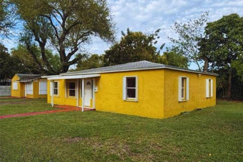 Casa en alquiler en North Miami, Florida, 3 dormitorios, 118.45 m2 № 2046814 - foto 4