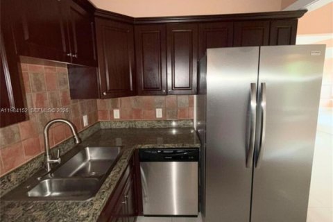 Casa en alquiler en North Miami, Florida, 3 dormitorios, 118.45 m2 № 2046814 - foto 11