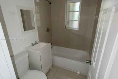 Casa en alquiler en North Miami, Florida, 3 dormitorios, 118.45 m2 № 2046814 - foto 21