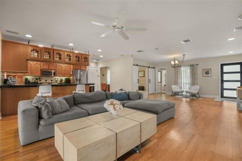 Villa ou maison à vendre à Orlando, Floride: 4 chambres, 239.69 m2 № 2150495 - photo 13