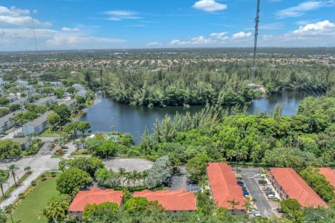 Touwnhouse à vendre à Miami Gardens, Floride: 4 chambres, 157.1 m2 № 2268812 - photo 5