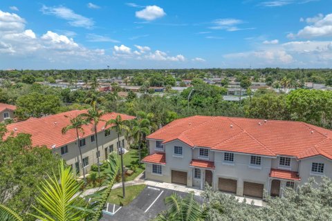 Touwnhouse à vendre à Miami Gardens, Floride: 4 chambres, 157.1 m2 № 2268812 - photo 4