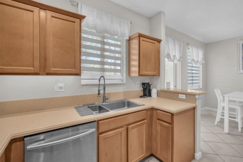 Touwnhouse à vendre à Miami Gardens, Floride: 4 chambres, 157.1 m2 № 2268812 - photo 13