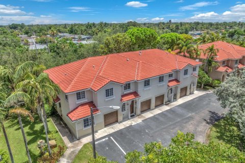 Touwnhouse à vendre à Miami Gardens, Floride: 4 chambres, 157.1 m2 № 2268812 - photo 2