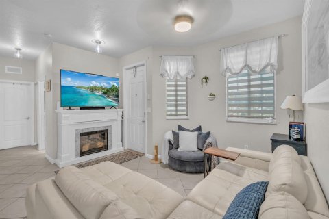 Touwnhouse à vendre à Miami Gardens, Floride: 4 chambres, 157.1 m2 № 2268812 - photo 8