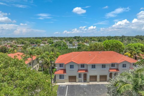 Touwnhouse à vendre à Miami Gardens, Floride: 4 chambres, 157.1 m2 № 2268812 - photo 3