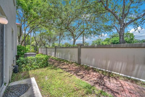 Touwnhouse à vendre à Miami Gardens, Floride: 4 chambres, 157.1 m2 № 2268812 - photo 28