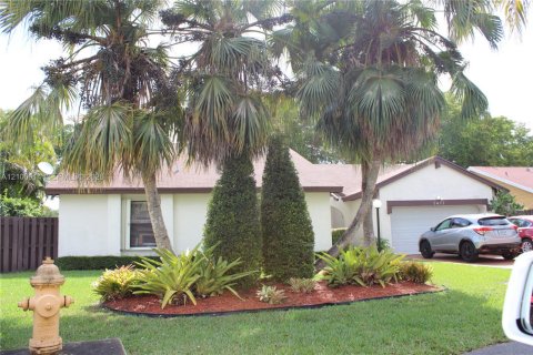 House in Miami, Florida 4 bedrooms, 174.84 sq.m. № 2401313