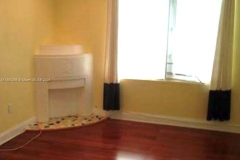 Condominio en venta en Miami Beach, Florida, 1 dormitorio, 43.66 m2 № 1891869 - foto 2
