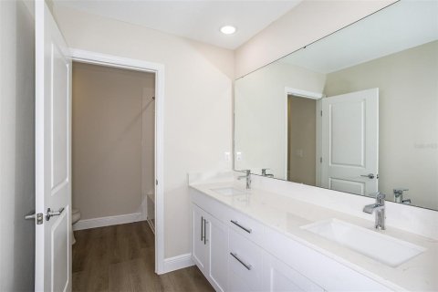 House in Wesley Chapel, Florida 5 bedrooms, 306.3 sq.m. № 2126524 - photo 16
