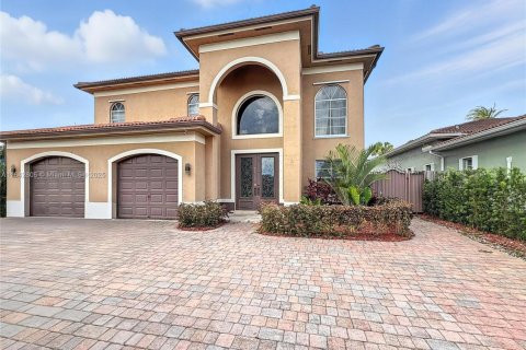 Casa en venta en Miami, Florida, 4 dormitorios, 282.79 m2 № 1836735 - foto 1