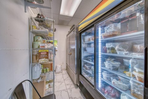 Immobilier commercial à vendre à Miami, Floride № 1920844 - photo 17