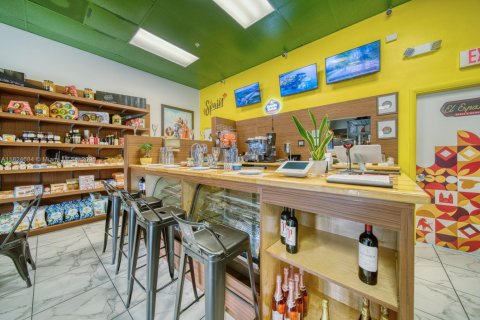 Immobilier commercial à vendre à Miami, Floride № 1920844 - photo 4