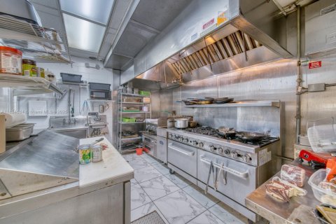 Immobilier commercial à vendre à Miami, Floride № 1920844 - photo 16