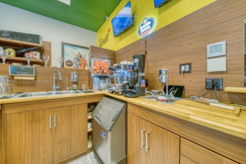 Immobilier commercial à vendre à Miami, Floride № 1920844 - photo 10