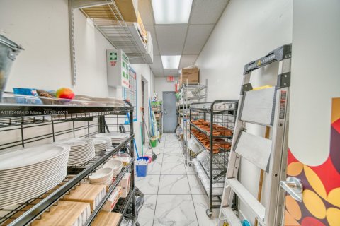 Immobilier commercial à vendre à Miami, Floride № 1920844 - photo 19