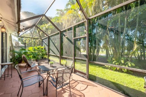 Townhouse in Doral, Florida 2 bedrooms, 129.88 sq.m. № 1697294 - photo 21