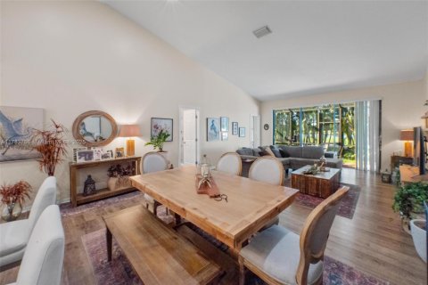 Townhouse in Doral, Florida 2 bedrooms, 129.88 sq.m. № 1697294 - photo 1