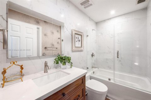 Townhouse in Doral, Florida 2 bedrooms, 129.88 sq.m. № 1697294 - photo 16