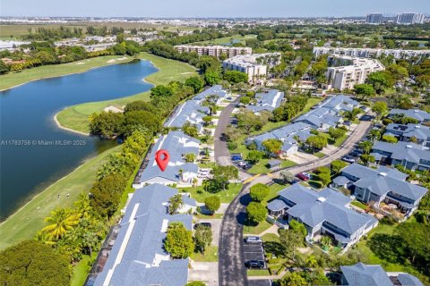 Townhouse in Doral, Florida 2 bedrooms, 129.88 sq.m. № 1697294 - photo 25