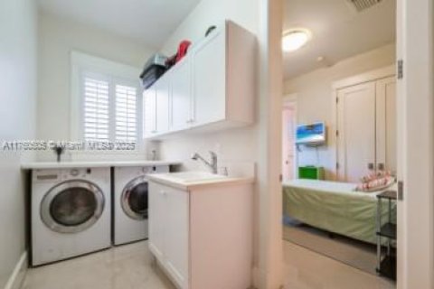 Купить виллу или дом в Майами, Флорида 5 спален, 400.04м2, № 1863489 - фото 9