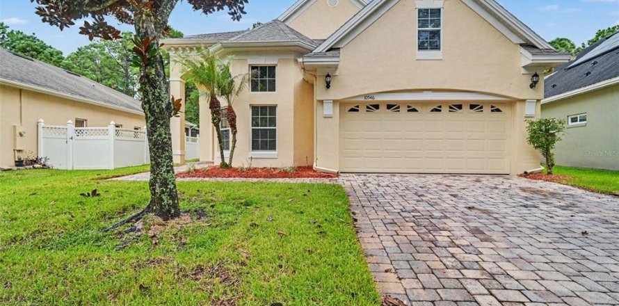 House in Orlando, Florida 4 bedrooms, 259.66 sq.m. № 2339194