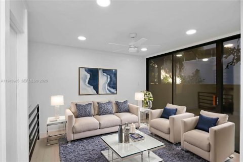 Condominio en Miami, Florida, 2 dormitorios  № 2000845