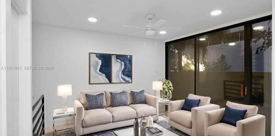 Condominio en Miami, Florida, 2 dormitorios  № 2000845