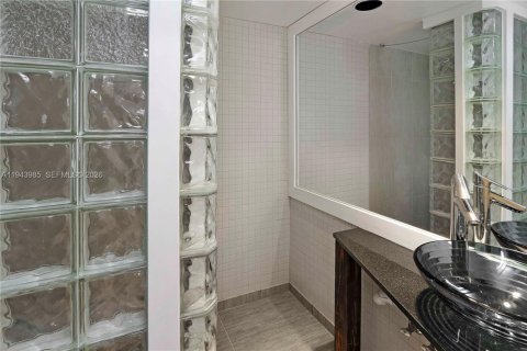 Condominio en venta en Miami, Florida, 2 dormitorios, 122.72 m2 № 2000845 - foto 17