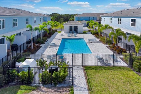 Townhouse in Four Corners, Florida 3 bedrooms, 158.31 sq.m. № 1541737 - photo 23