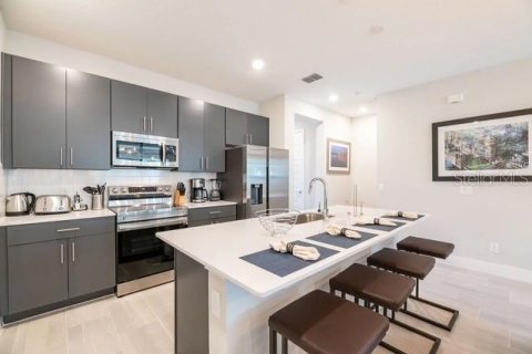 Townhouse in Four Corners, Florida 3 bedrooms, 158.31 sq.m. № 1541737 - photo 7