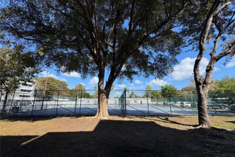 Condominio en venta en Cutler Bay, Florida, 2 dormitorios, 75.16 m2 № 2033095 - foto 17