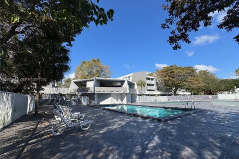 Condominio en venta en Cutler Bay, Florida, 2 dormitorios, 75.16 m2 № 2033095 - foto 18