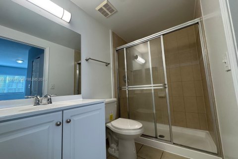 Condominio en venta en Cutler Bay, Florida, 2 dormitorios, 75.16 m2 № 2033095 - foto 13