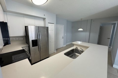 Condominio en venta en Cutler Bay, Florida, 2 dormitorios, 75.16 m2 № 2033095 - foto 3