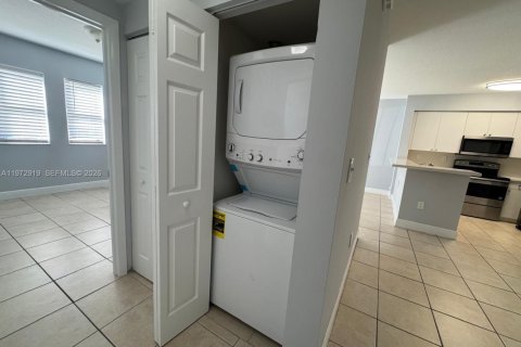 Condominio en venta en Cutler Bay, Florida, 2 dormitorios, 75.16 m2 № 2033095 - foto 7
