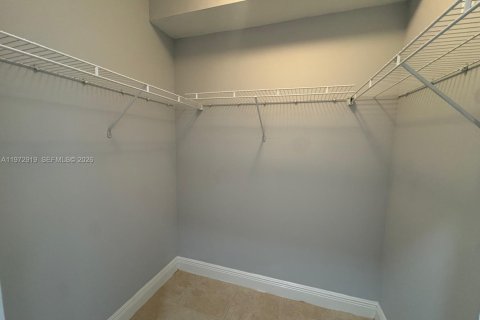 Condominio en venta en Cutler Bay, Florida, 2 dormitorios, 75.16 m2 № 2033095 - foto 11