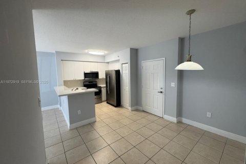 Condominio en venta en Cutler Bay, Florida, 2 dormitorios, 75.16 m2 № 2033095 - foto 2