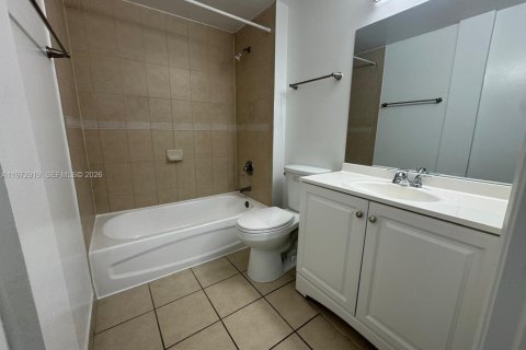 Condominio en venta en Cutler Bay, Florida, 2 dormitorios, 75.16 m2 № 2033095 - foto 9